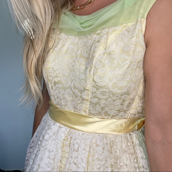 Vintage Yellow & White Full Lace Dress with Green Shoulders - Picture 4 of 11